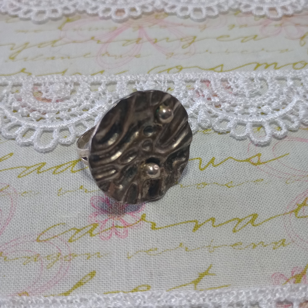 Elegant Gold-Toned Ring